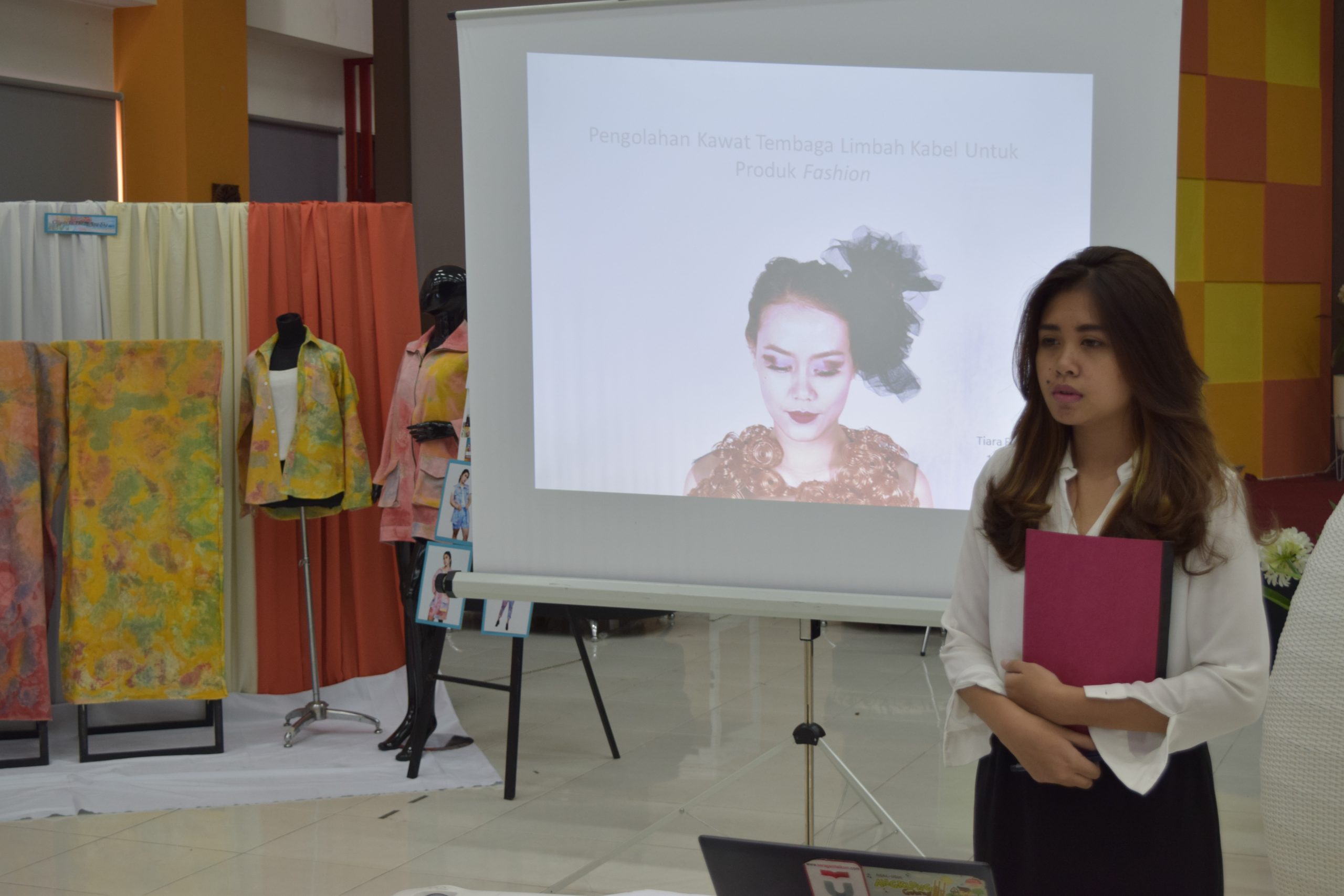 Sidang Tugas Akhir Mahasiwa Kriya Tekstil dan Mode tahun angkatan 2011