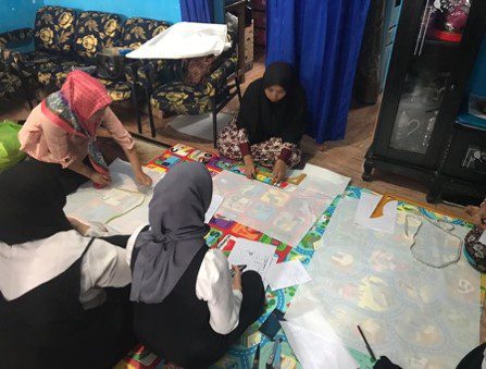 Pelatihan Pola Busana Muslim Wanita dan Aplikasi Imbuh untuk Kelompok Usaha Mawar 15, Kp. Sodong, Kab.Bandung Barat.