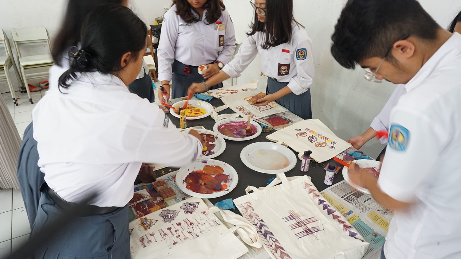 Pelatihan Surface Design Textile Block-Printing Bagi Siswa SMAN 8 Bandung