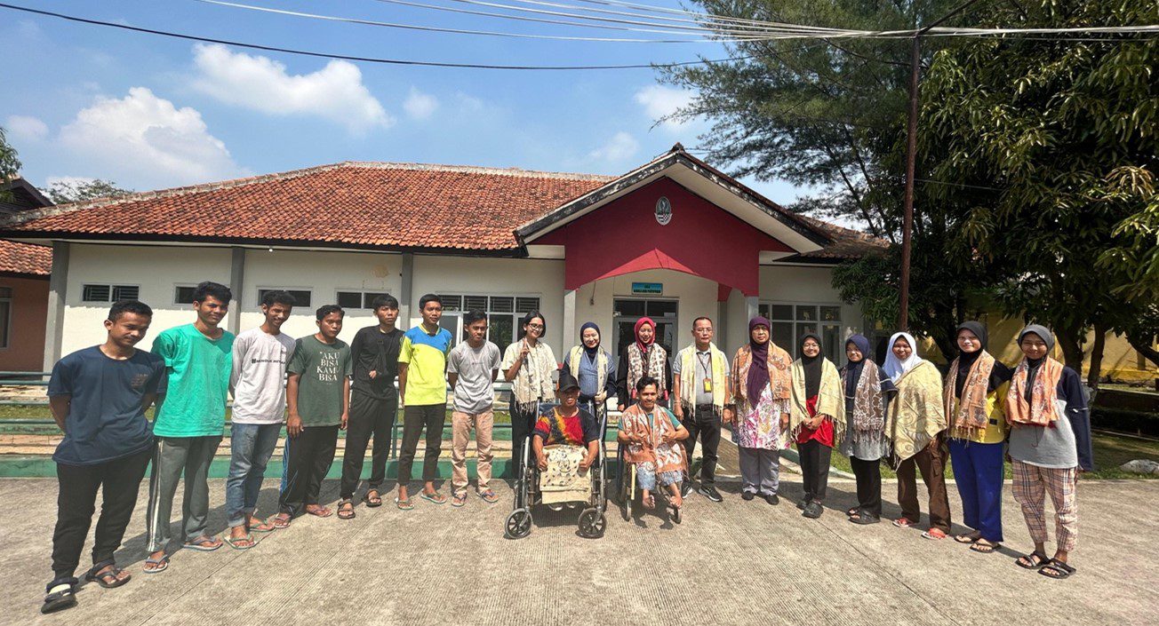 Pelatihan Batik Pewarna Alam dengan Mitra Griya Harapan Difable Jabar.