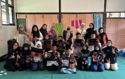 PEMBERDAYAAN PENYANDANG DISABILITAS DALAM MEMBUAT PRODUK SOFT AKSESORIS MELALUI PEMANFAATAN KAIN PERCA – Skema UNGGULAN A 2024/1