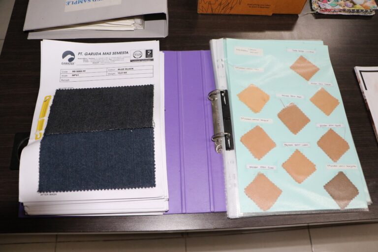 Katalog kain dan warna